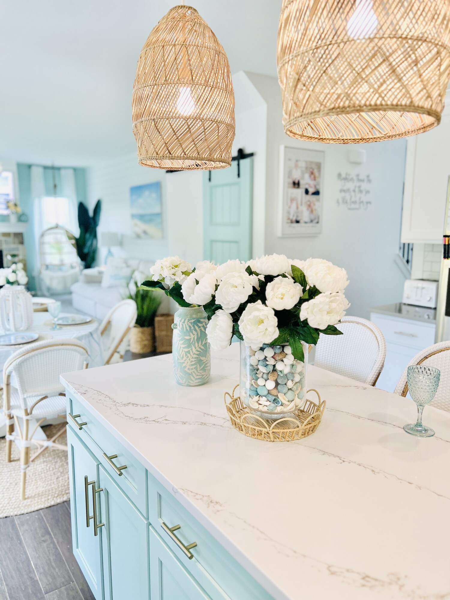 A Coastal Elegance Tablescape - Getting Creative with Carolyn